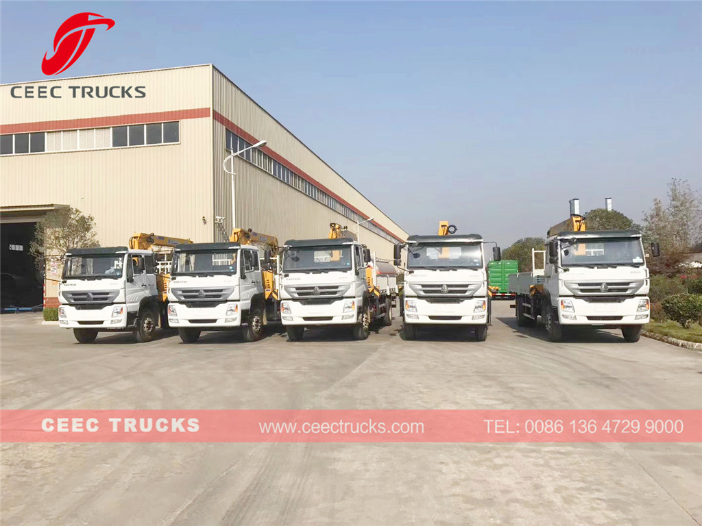 5units SINOTRUK 5t boom crane truck for Wuhan Seaport
