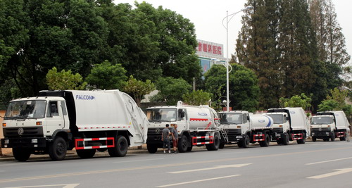9 camions à ordures dongfeng exportés vers l’équateur