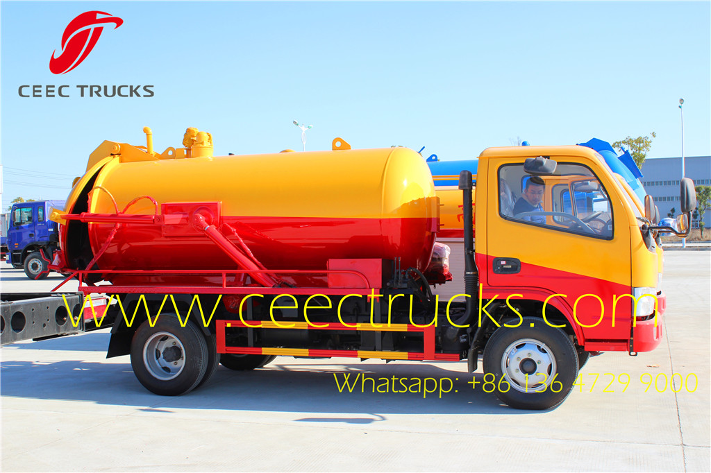 Dongfeng small 4000 liters cesspit emptier truck