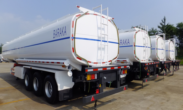 SINOTRUK HOWO Fuel Diesel Oil Delivery Tanker Trucks case