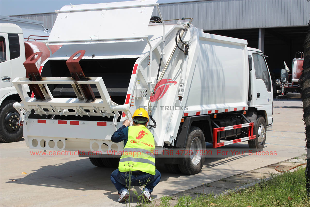 Fournisseur de camion compacteur de déchets ISUZU 6 roues