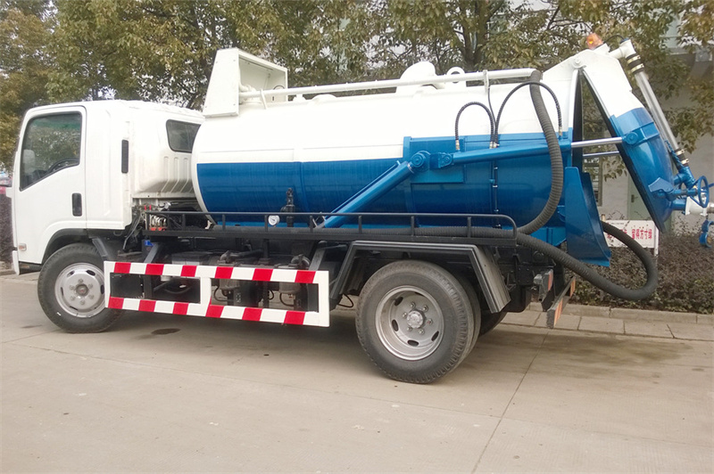 Camion aspirateur Isuzu NPR