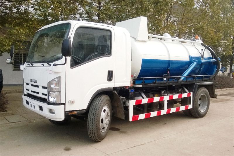 Camion aspirateur Isuzu NPR