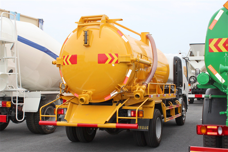 Camion d'aspiration des eaux usées Isuzu ELF