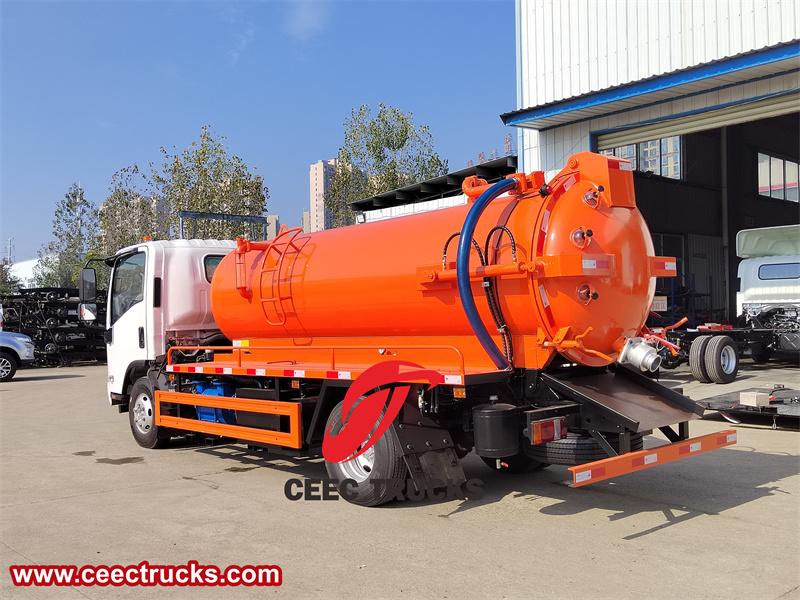 Isuzu Latest 8-ton vacuum suction tanker 