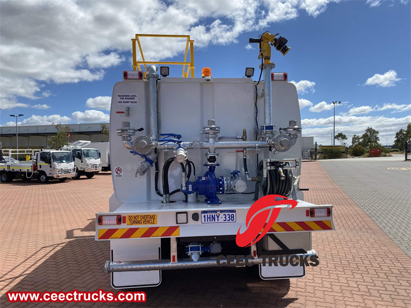 Isuzu 6x4 mining water delivery truck