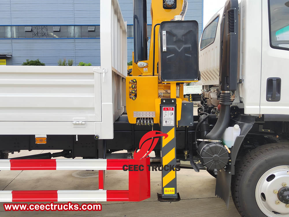 Isuzu Stiff boom crane truck