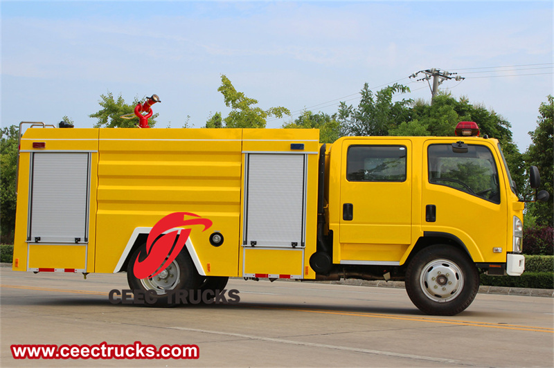 Isuzu ELF 700P water fire engine