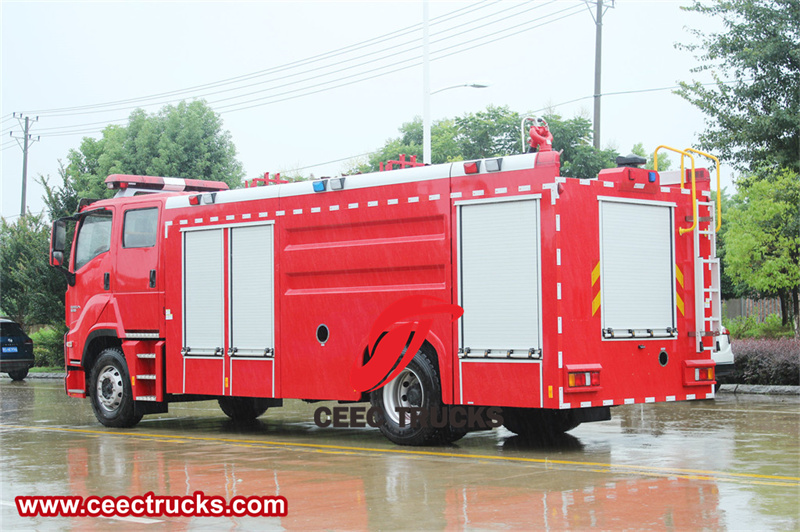 Isuzu 4x4 GIGA 8000L water fire truck