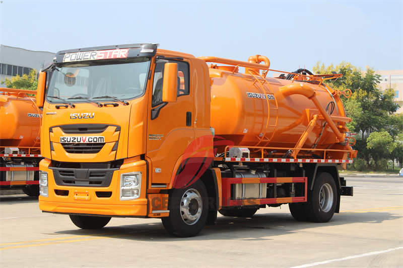 Isuzu FVR GIGA combined jetting truck