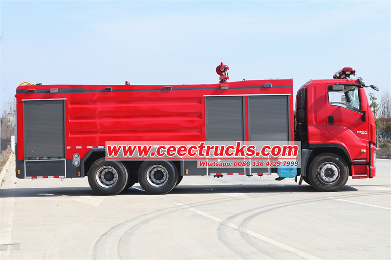 ISUZU GIGA fire truck with dry powder