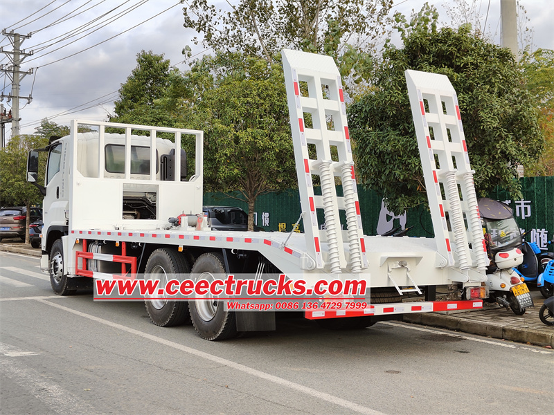 Isuzu Giga 10 wheeler hauling flatbed truck