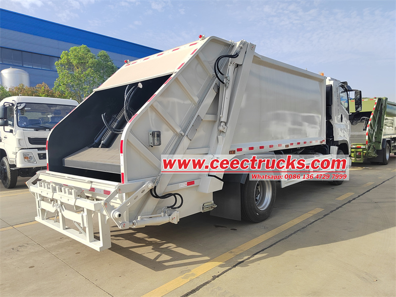 Isuzu GIGA 16cbm rear loader compactor