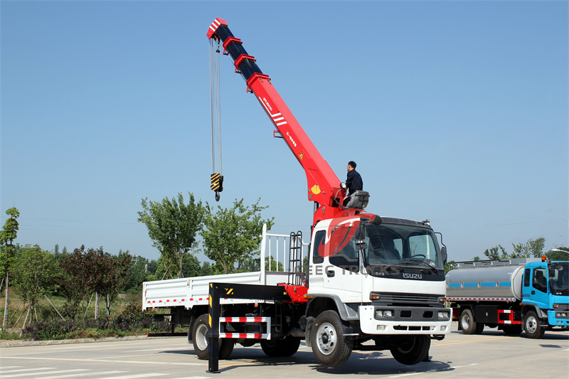 ISUZU FTR dropside cargo truck crane 