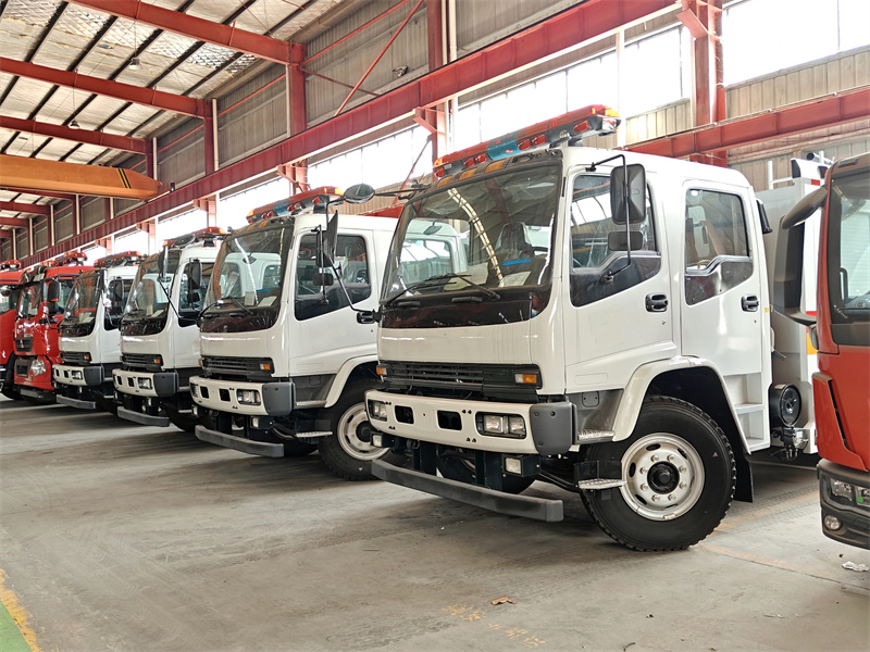 Isuzu FTR double cabin fire fighting truck