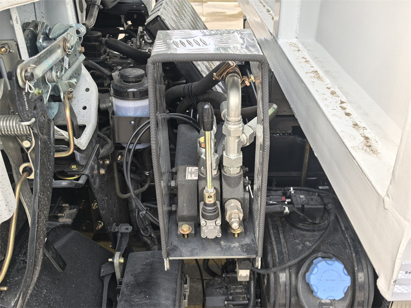 Isuzu 3tons tipper truck hydraulic control valves