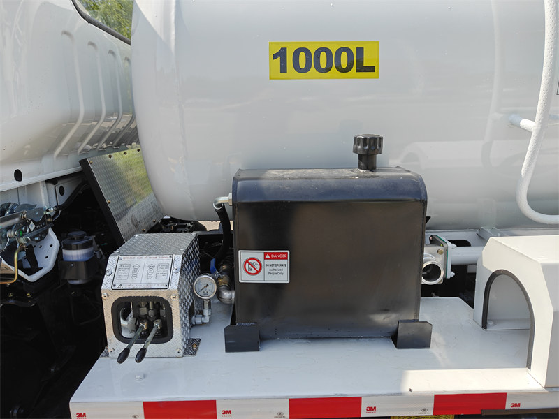 Isuzu sewage truck hydraulic control valves