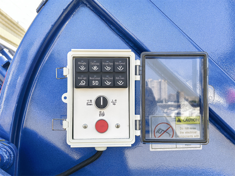 • Tailgate electrical control box: