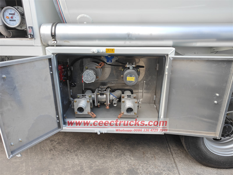 Isuzu jet fuel tanker truck with pump in and pump out valve