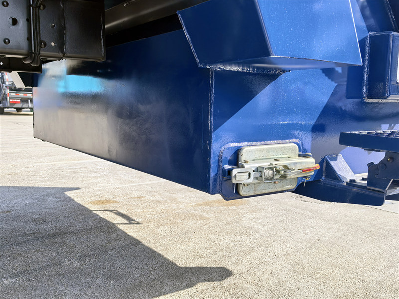 Isuzu 6cbm rear loader garbage truck