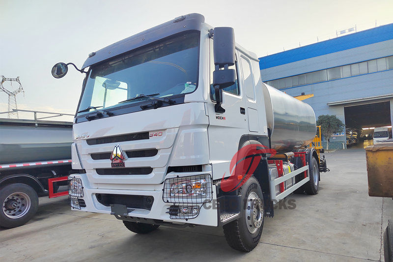 Camion distributeur d'asphalte HOWO 4x2 340HP