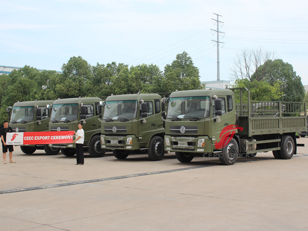 Un client nigérian achète 4 unités de camion de transport de passagers DONGFENG Tianjin