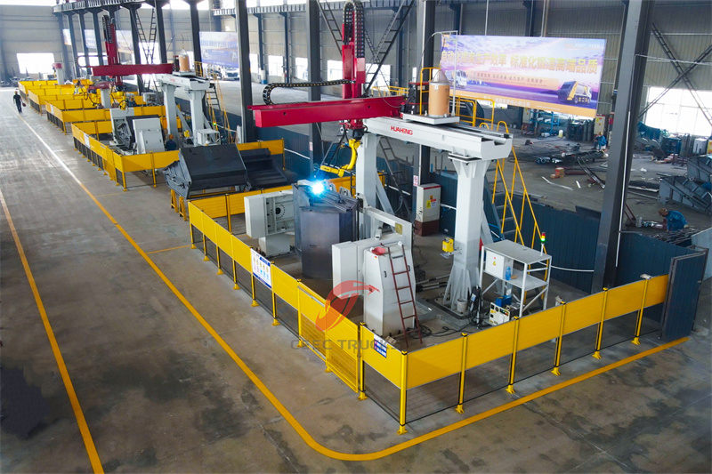 Application du soudage automatisé dans la production de chargeurs arrière à ordures