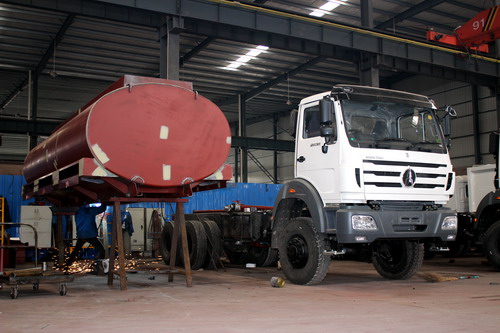 production d'un camion citerne pour eau de 20 m3 (partie 5 - peinture de carrosserie de camion citerne)