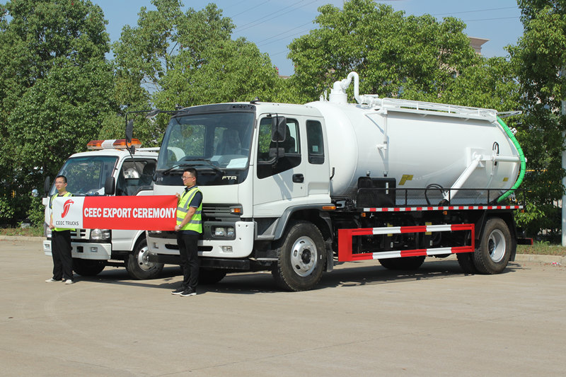 Afrique - Le camion aspirateur ISUZU FTR et le camion de remorquage NKR livrés avec succès en Afrique